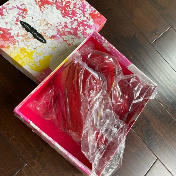 Red suede leather boots size 7 brand new in the box by Chinese Laundry - Picture 2 of 11